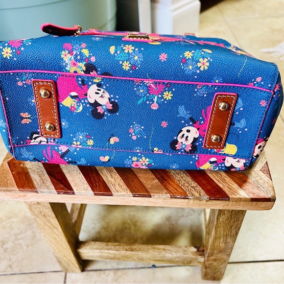 Disney Parks Dooney & Bourke Epcot Minnie Satchel Purse - Picture 2 of 12